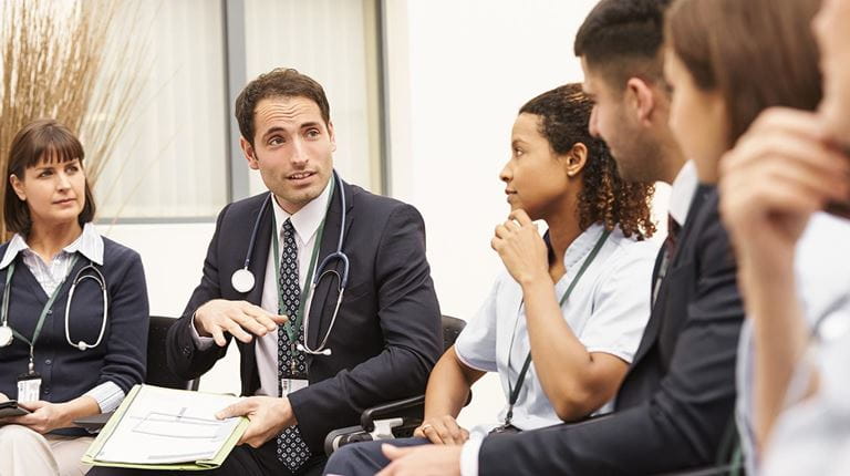 Menschen im Fachgespräch